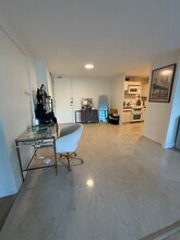 900 N Lake Shore Dr, Unit 2106 in Chicago, IL - Foto de edificio - Building Photo