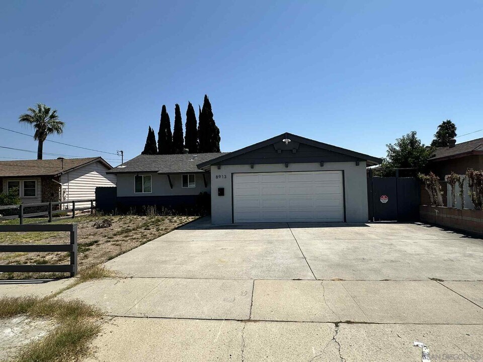 8913 Frederick St in Spring Valley, CA - Building Photo