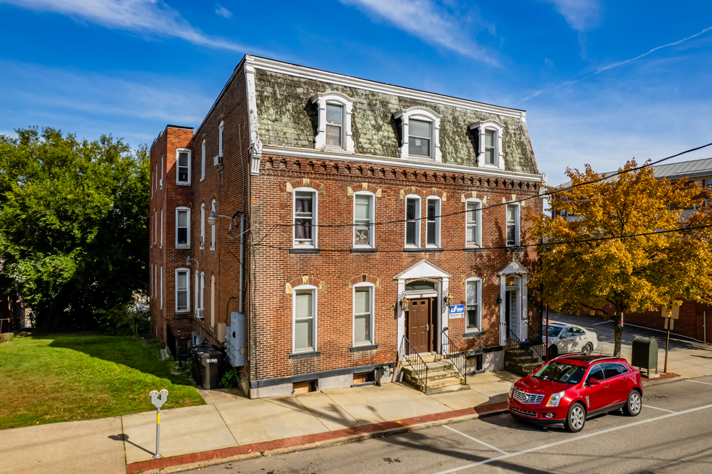 13 N Maple Ave in Greensburg, PA - Building Photo