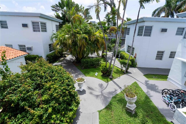 8300 Abbott Ave in Miami Beach, FL - Building Photo - Building Photo