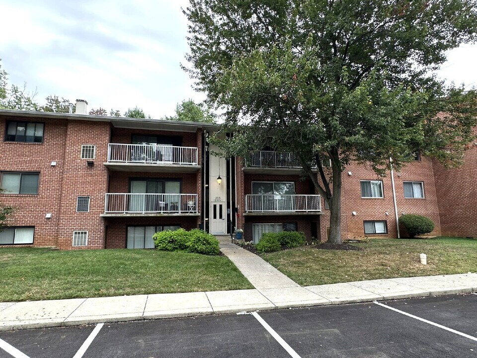 205 Erin Way in Reisterstown, MD - Building Photo