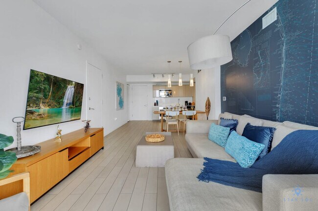 2602 E Hallandale Beach Blvd in Hallandale Beach, FL - Building Photo - Building Photo