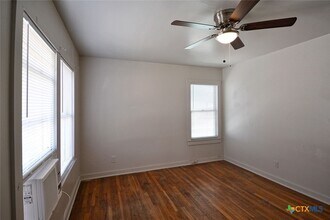 910 Pine St in New Braunfels, TX - Building Photo - Building Photo