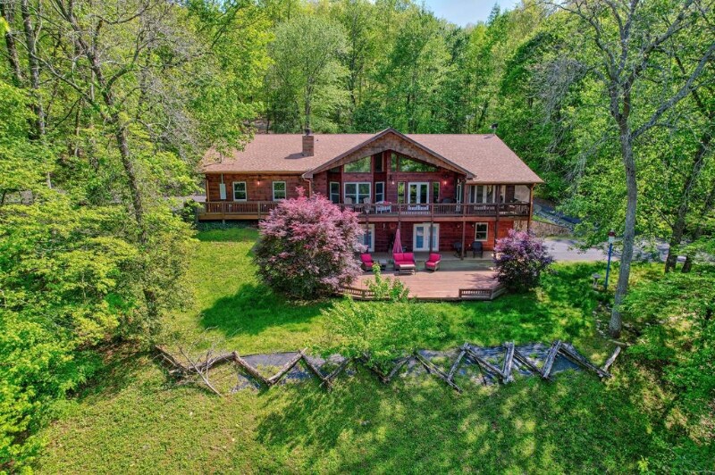 409 Shady Ln in Mineral Bluff, GA - Building Photo