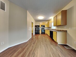 609 Panzeretta Dr in Walton, KY - Foto de edificio - Building Photo