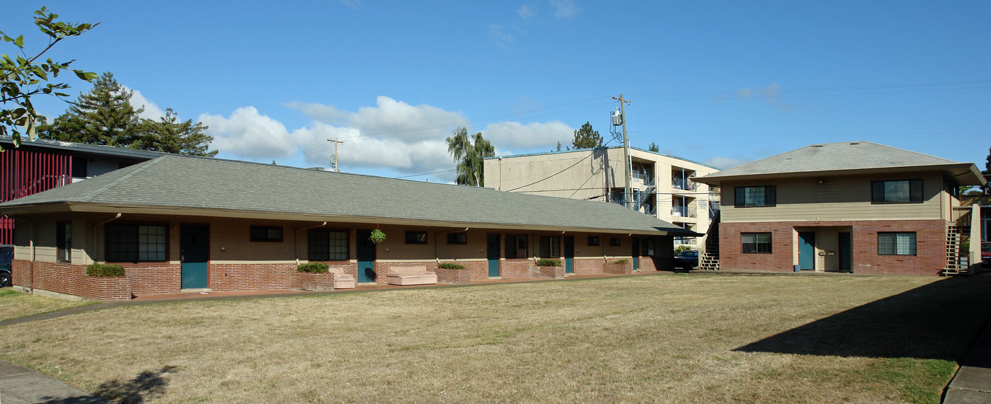 749-773 E 17th Ave in Eugene, OR - Building Photo