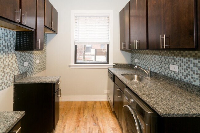 2905 N Mildred Ave in Chicago, IL - Building Photo - Building Photo