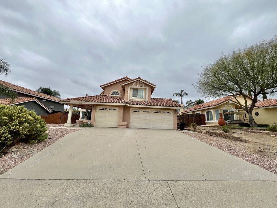 16510 Nectarine Way in Lake Elsinore, CA - Building Photo