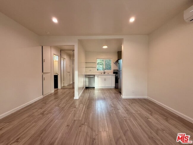 property at 5246 Whitsett Ave