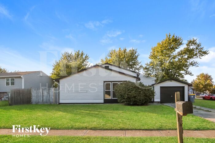 9318 Kingsboro Cir in Indianapolis, IN - Building Photo