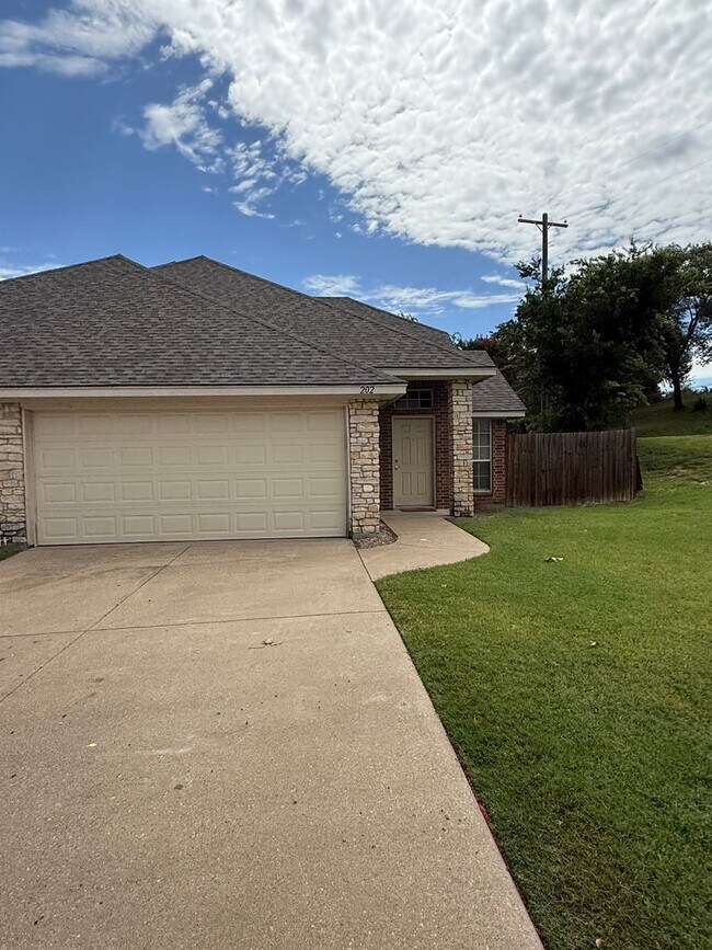 202 Rentz Place Cir in Weatherford, TX - Foto de edificio - Building Photo