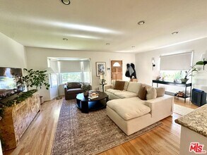 1107 S Bundy Dr in Los Angeles, CA - Building Photo - Building Photo
