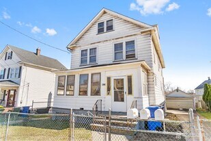 196 Strawberry Hill Ave in Woodbridge Township, NJ - Building Photo