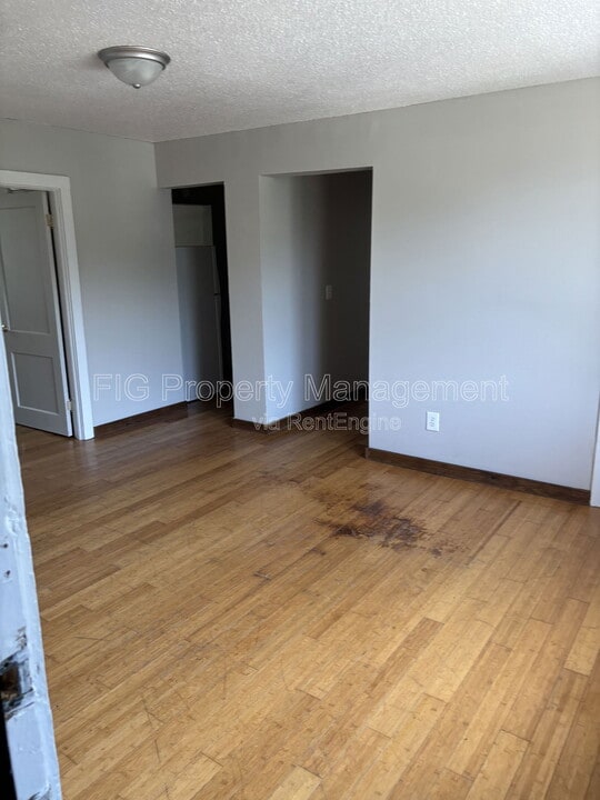 605 W E St in Elizabethton, TN - Building Photo