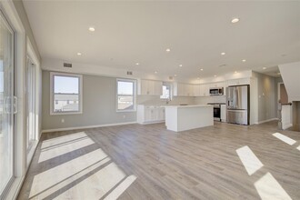 66 California St in Long Beach, NY - Building Photo - Building Photo
