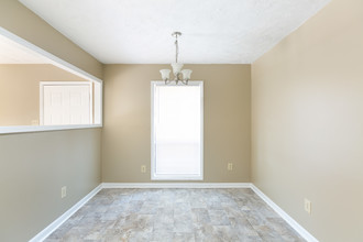 606 Mosswood Ln-Unit -1 in Fayetteville, NC - Foto de edificio - Building Photo