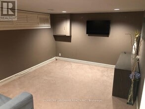 10 Oscar Ct in Toronto, ON - Building Photo - Building Photo