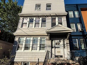 196 Manhattan Ave in Jersey City, NJ - Building Photo - Building Photo