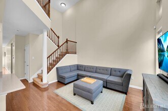 304 Cambridge Dr in North Brunswick, NJ - Building Photo - Building Photo