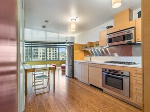 3601 S River Pkwy in Portland, OR - Building Photo - Building Photo