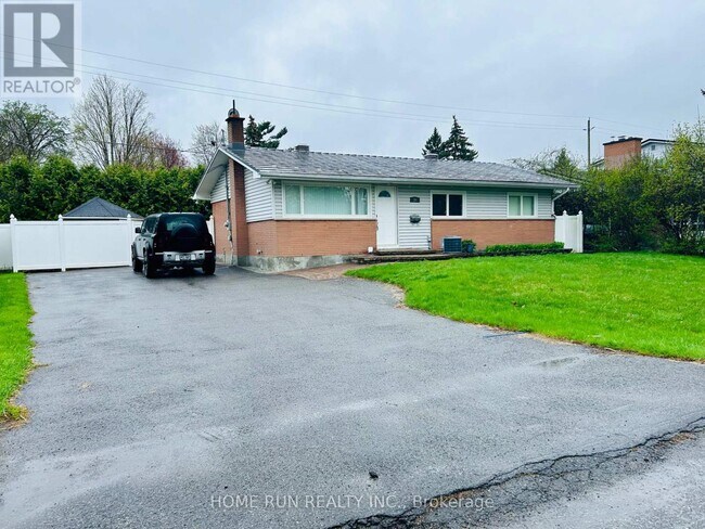 34 Stinson Ave in Ottawa, ON - Building Photo - Building Photo