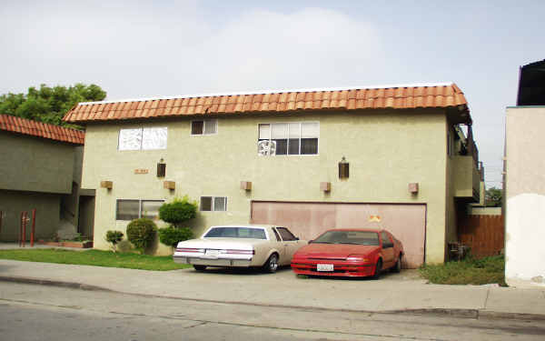 7037 Milton Ave in Whittier, CA - Building Photo