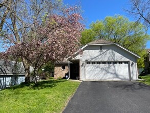 5864 Red Cherry Ln in Minnetonka, MN - Building Photo - Building Photo