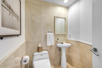 1000 S Pointe Dr, Unit 506 in Miami Beach, FL - Building Photo - Building Photo