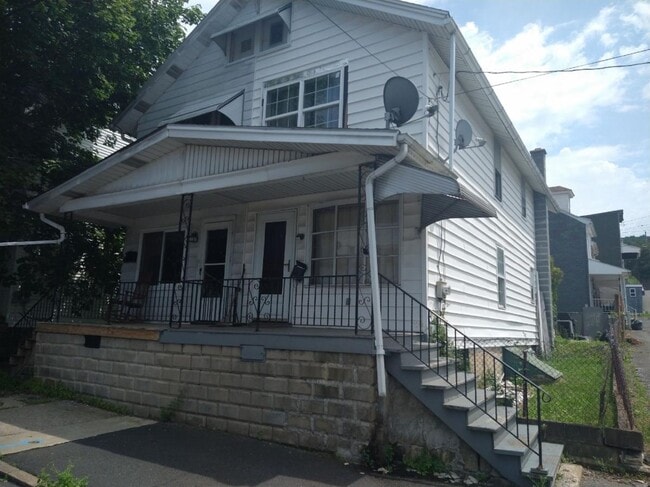 property at 634 E 4th St