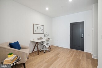 1419 W Grange Ave, Unit 411 in Philadelphia, PA - Foto de edificio - Building Photo