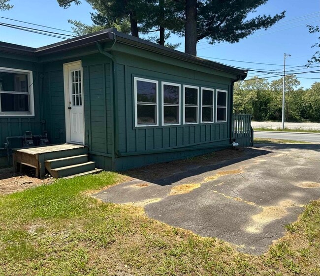 56 Westville Rd in Plaistow, NH - Building Photo - Building Photo