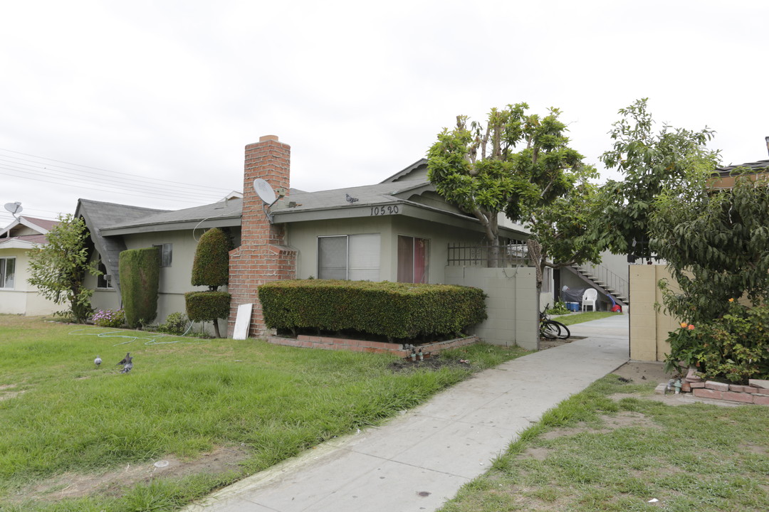 10520-10526 Sylvan St in Anaheim, CA - Building Photo