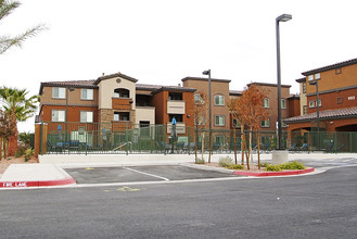 Boulder Pointe in Henderson, NV - Building Photo - Building Photo