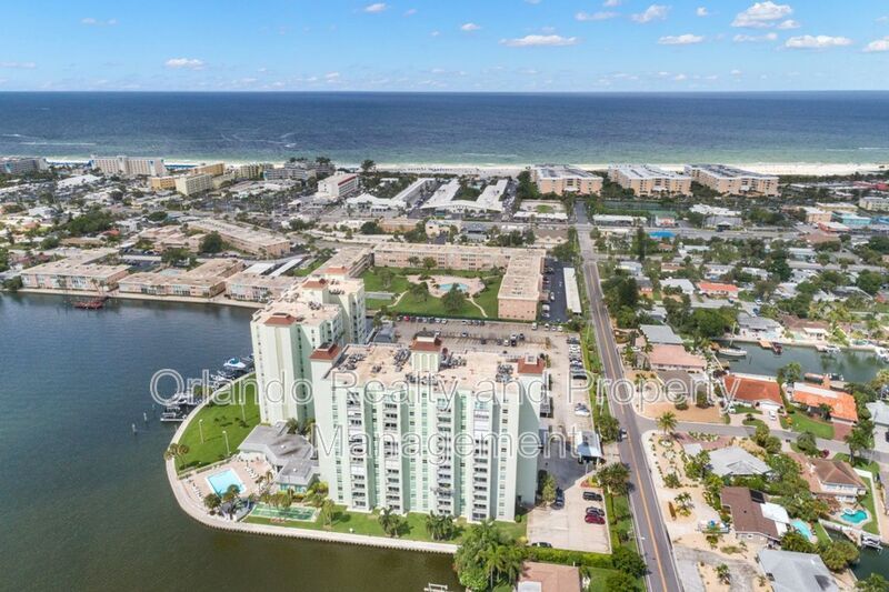 420 64th Ave in St Pete Beach, FL - Foto de edificio