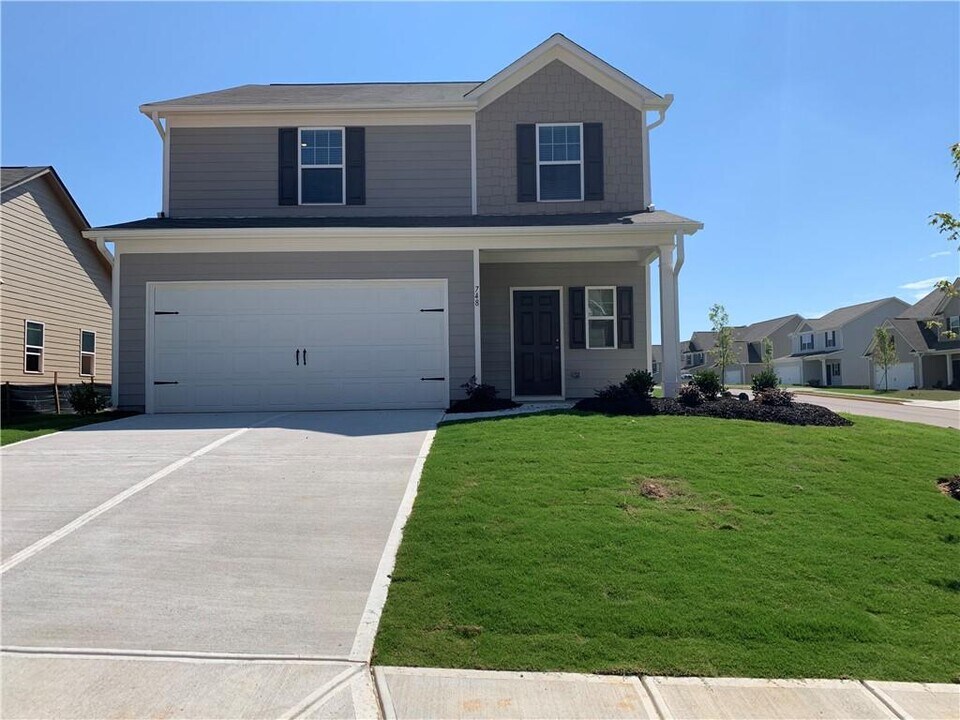 748 Walnut Creek Cir in Pendergrass, GA - Building Photo