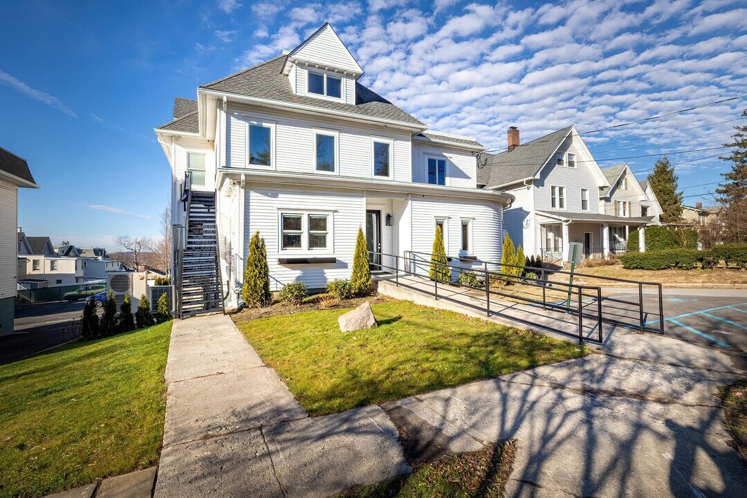 90 S Highland Ave-Unit -4 in Ossining, NY - Building Photo