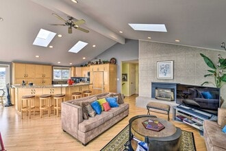 5005 Doon Way in Anacortes, WA - Foto de edificio - Building Photo