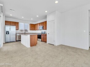 16456 W Whispering Wind Dr in Surprise, AZ - Building Photo - Building Photo