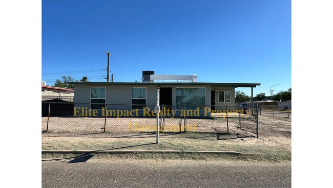 property at 917 W Illinois St