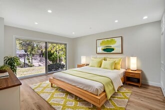 23153 Gonzales Dr in Woodland Hills, CA - Foto de edificio - Building Photo
