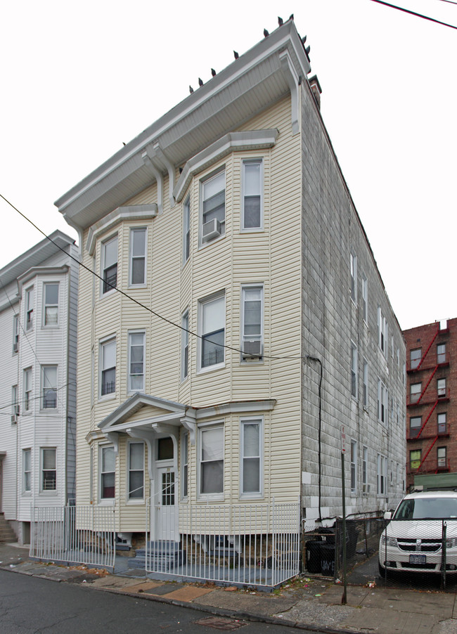 71 Caroline Pl in Yonkers, NY - Building Photo - Building Photo