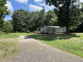 15422 Sharpe Rd in Mint Hill, NC - Building Photo