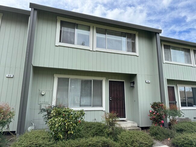 314 Harvest Ln in Santa Rosa, CA - Building Photo - Building Photo