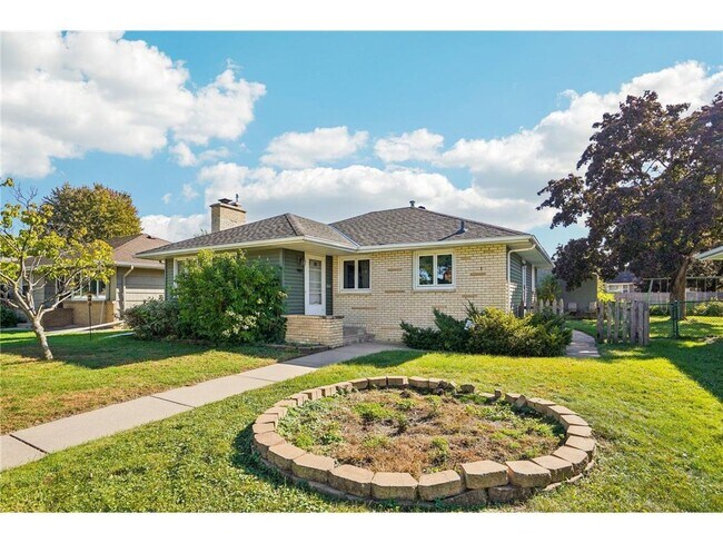 901 W 61st St in Minneapolis, MN - Building Photo - Building Photo