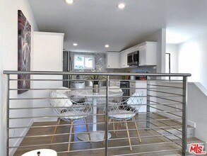2211 Griffith Park Blvd in Los Angeles, CA - Building Photo - Building Photo