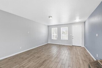 913 Bloomfield Dr in Grand Prairie, TX - Building Photo - Building Photo