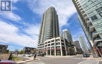 4055-4055 Parkside Village Dr in Mississauga, ON - Building Photo - Building Photo