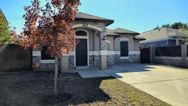 307 Santander Dr in Laredo, TX - Building Photo - Building Photo