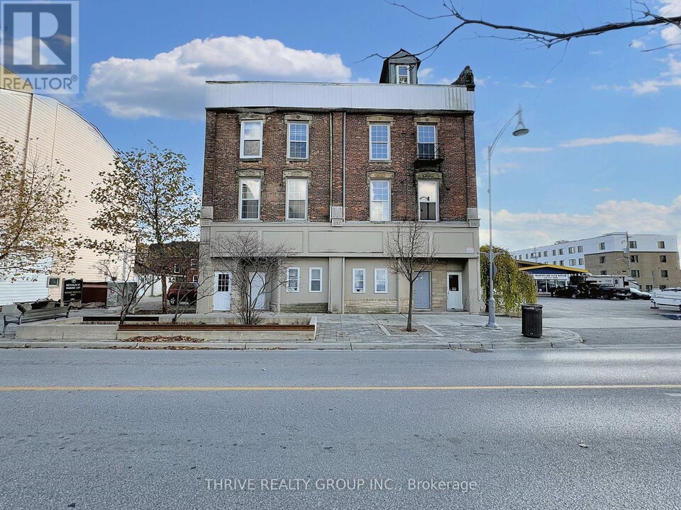 268-268 Talbot St in St Thomas, ON - Building Photo