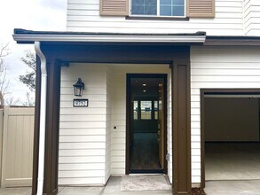 9752 New Frst Ln in Jurupa Valley, CA - Foto de edificio - Building Photo